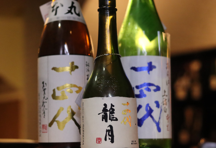 【プレミア日本酒各種】≪グラス≫800円～ ／ ≪徳利≫1600円～